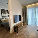 Art Marina Nad Rzeka Z Bezplatnym Parkingiem Breslavia