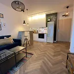 Art Marina Nad Rzeka Z Bezplatnym Parkingiem Apartamento