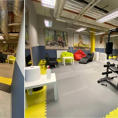 Art Marina Nad Rzeka Z Bezplatnym Parkingiem