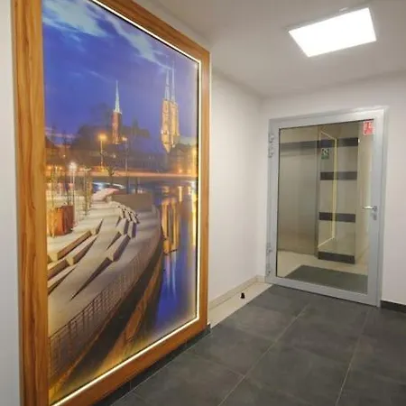 Art Marina Nad Rzeka Z Bezplatnym Parkingiem * Vratislav