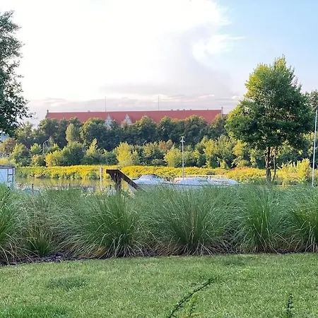 Art Marina Nad Rzeka Z Bezplatnym Parkingiem アパート