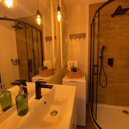 Art Marina Nad Rzeka Z Bezplatnym Parkingiem Apartmán *