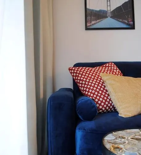 Art Marina Nad Rzeka Z Bezplatnym Parkingiem Breslavia